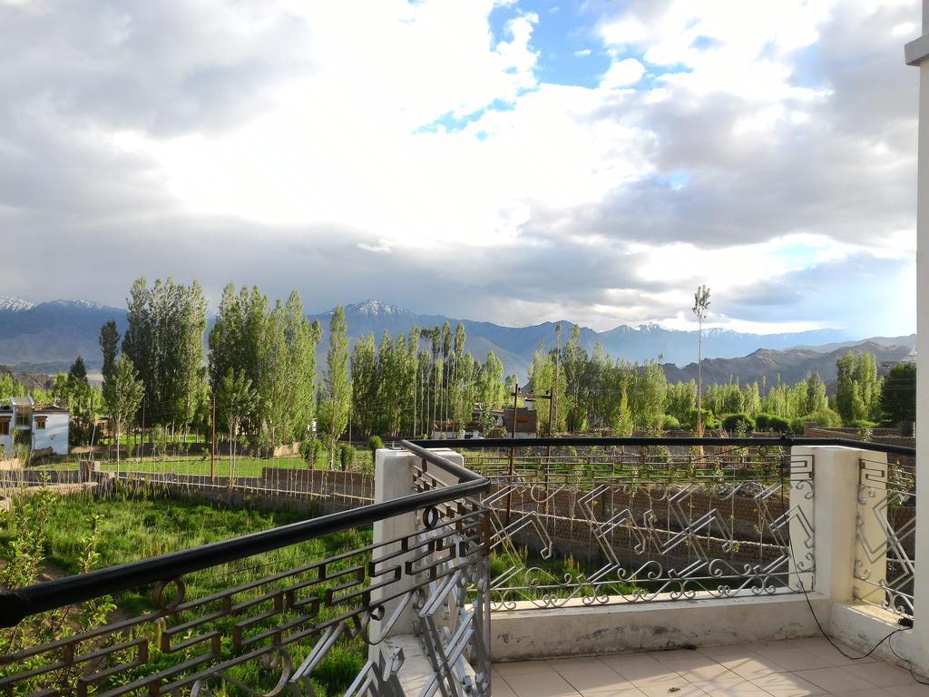Heschuk Guest House Лех Екстериор снимка